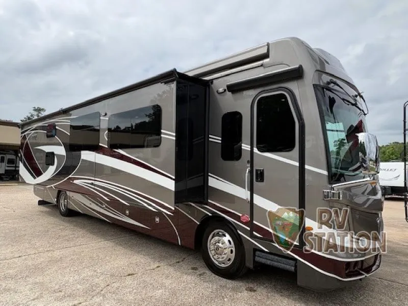 2023 Fleetwood Discovery LXE 40G - Photo 2