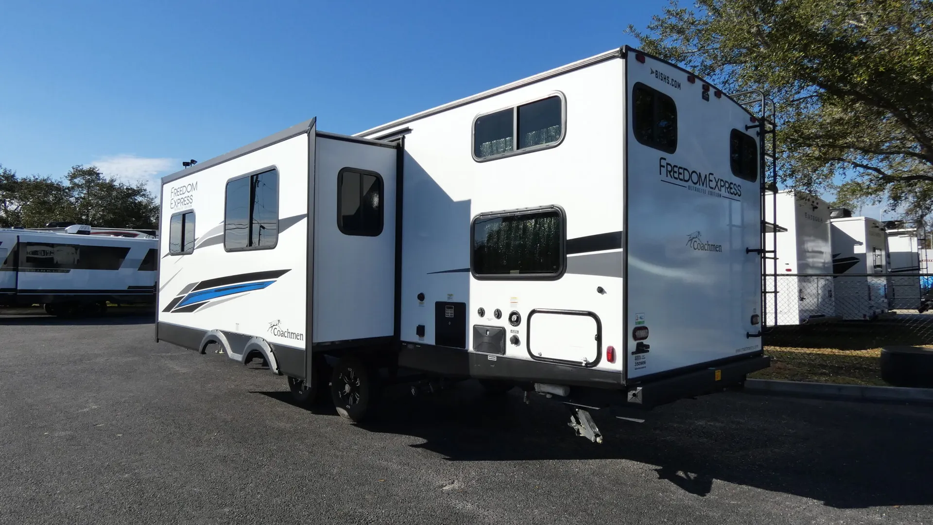 2025 Coachmen Freedom Express Ultra Lite 292BHDS - Photo 4
