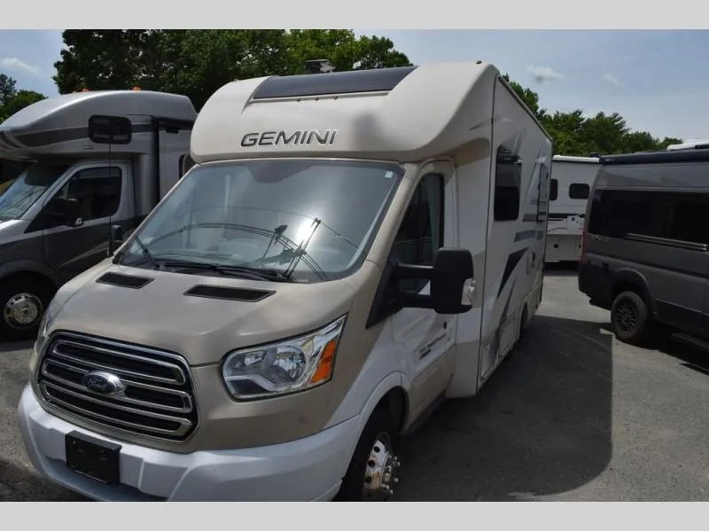 2017 Thor Motor Coach Gemini 23T - Photo 3