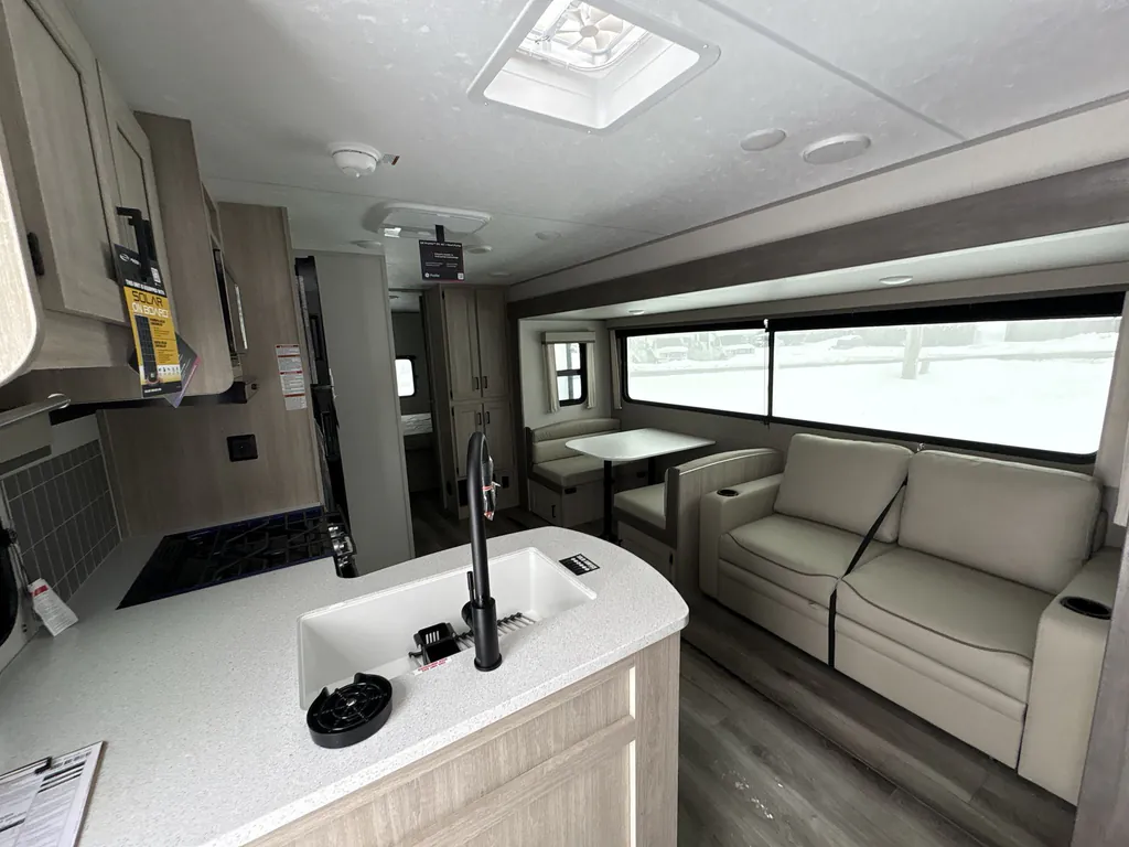 2026 Coachmen Catalina Legacy Edition 343BHTS (2 Queen Beds), Photos photo 4