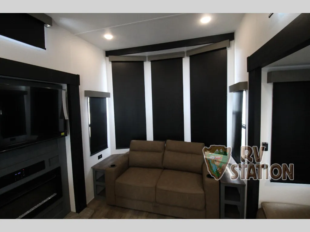 2027 Forest River Puma Vista 38VFL, Photos photo 16