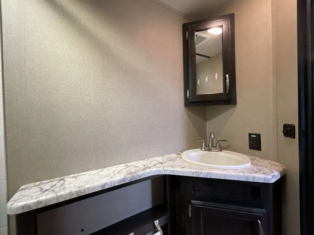 2017 Grand Design Imagine 2800BH, Photos photo 36