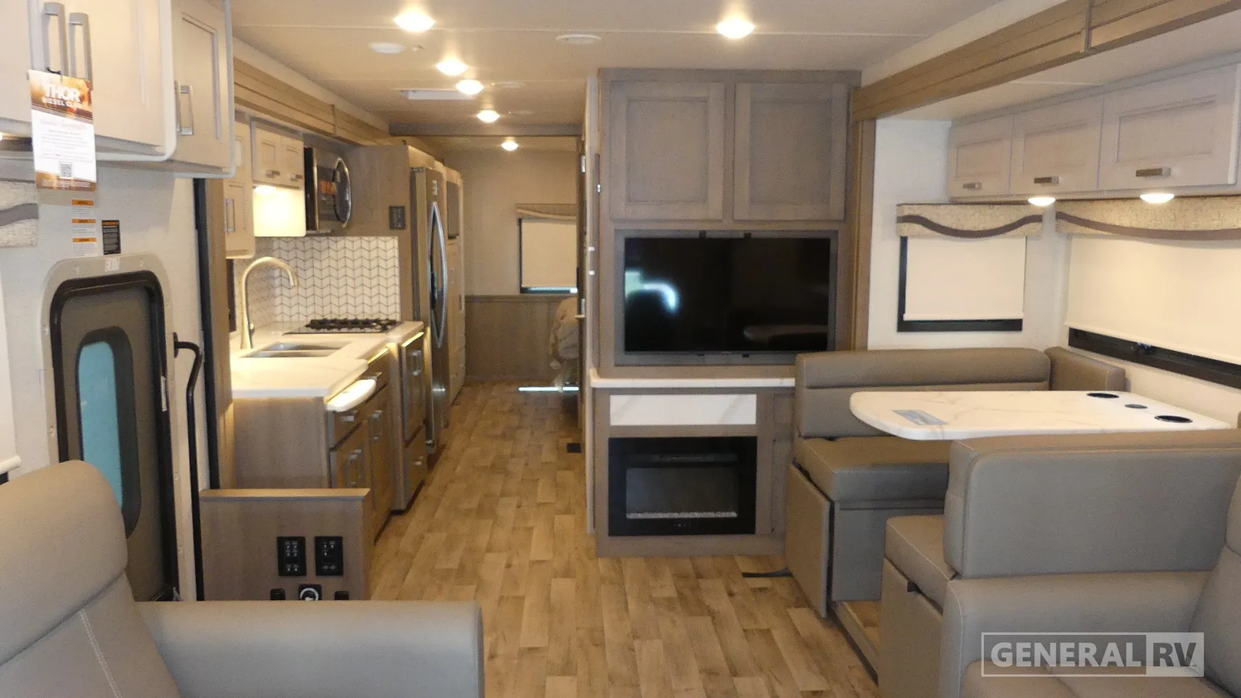2026 Thor Motor Coach Pasadena 38FX - Photo 3