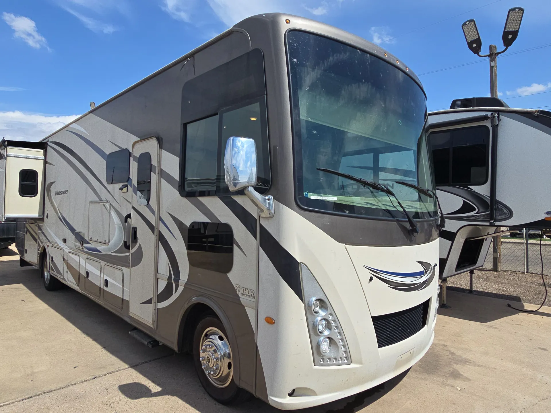 2018 Thor Motor Coach Windsport 35M - Photo 2