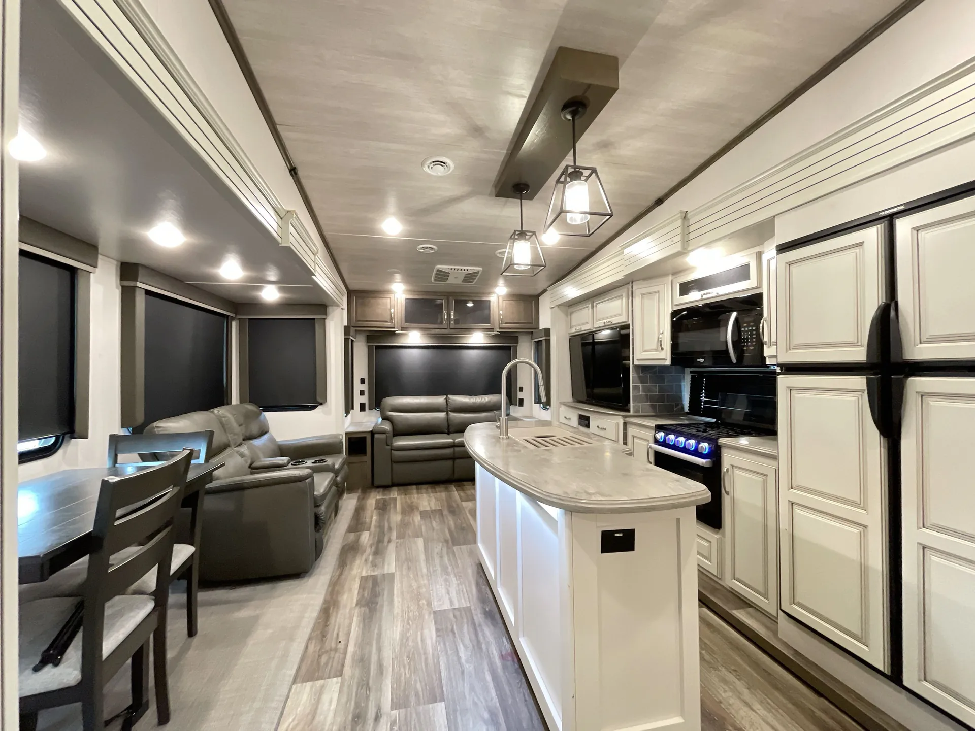2021 Keystone Cougar 290RLS — living area main