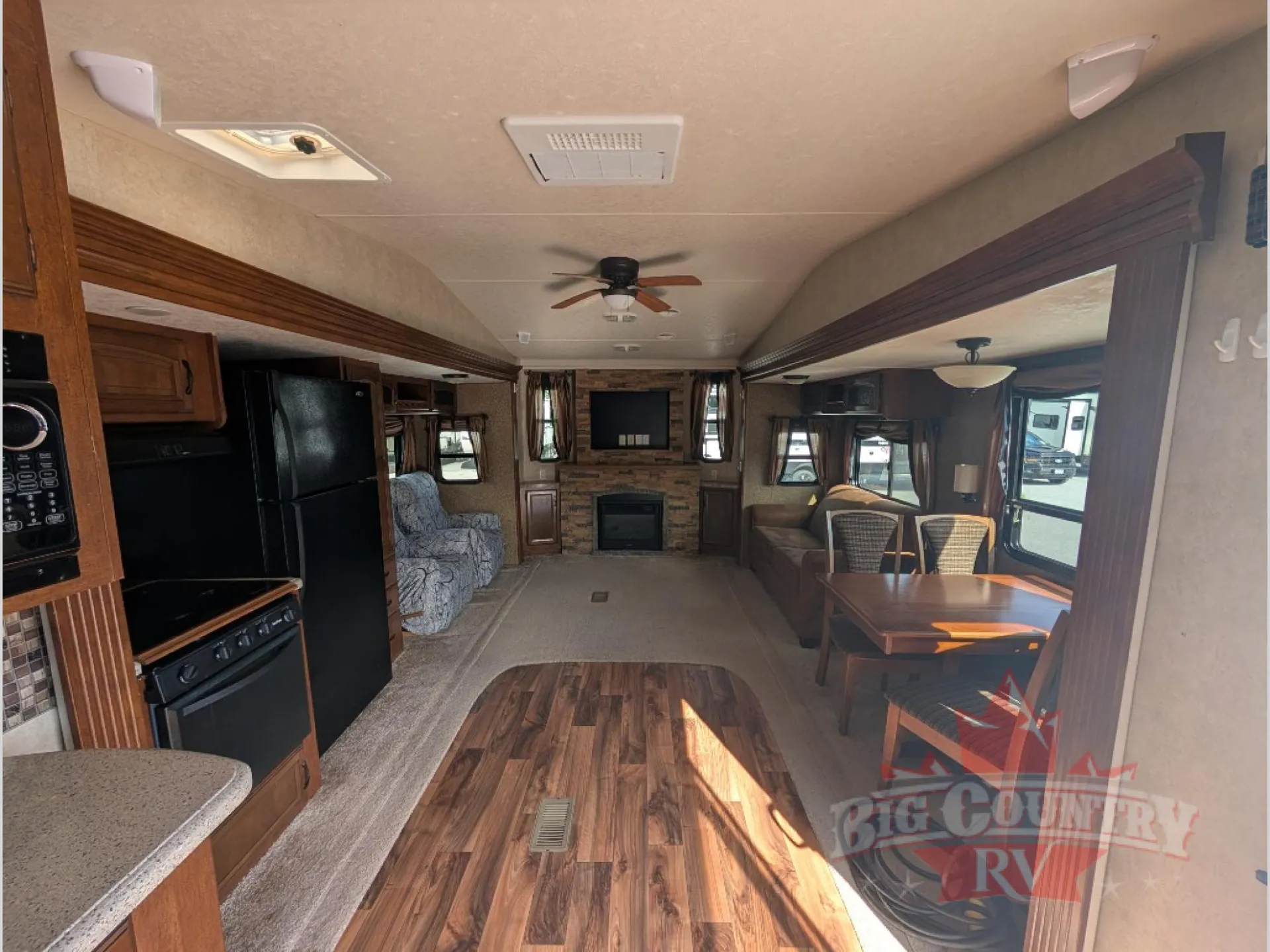 2014 Forest River Salem Villa 400FLT dealer photo 5 from Big Country RV