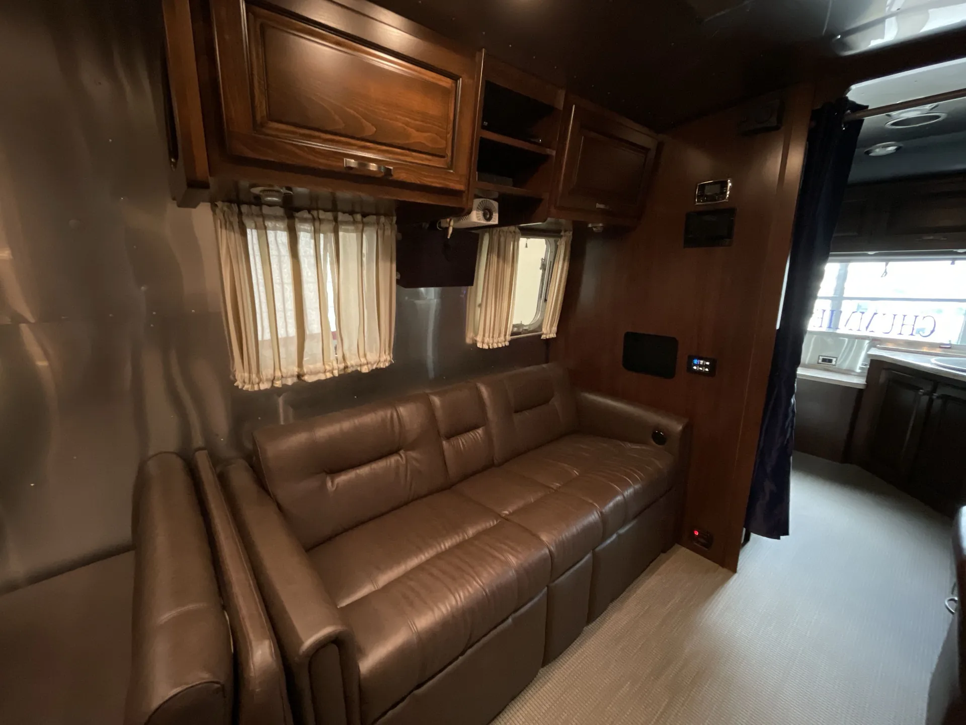 2018 Airstream Classic 33FB Twin — living area main