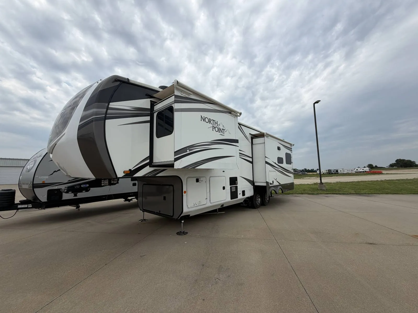 2020 Jayco North Point 310RLTS - Photo 4
