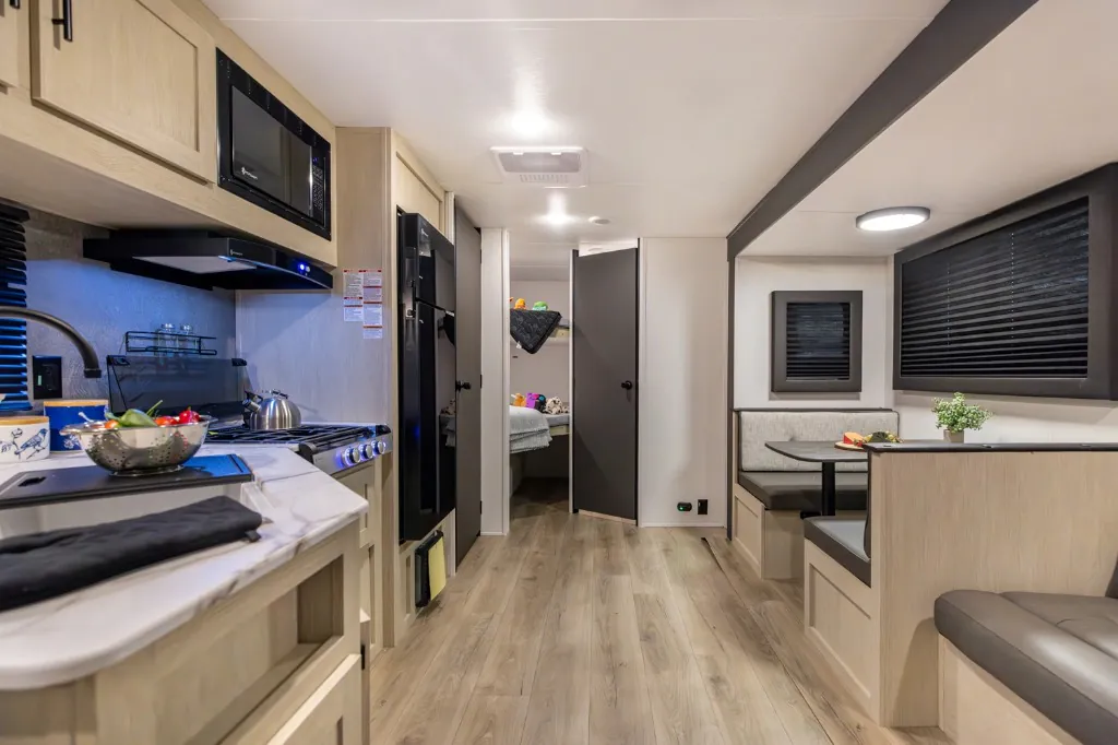 2026 Shasta RVs i-5 Edition 527BHS, Photos photo 7