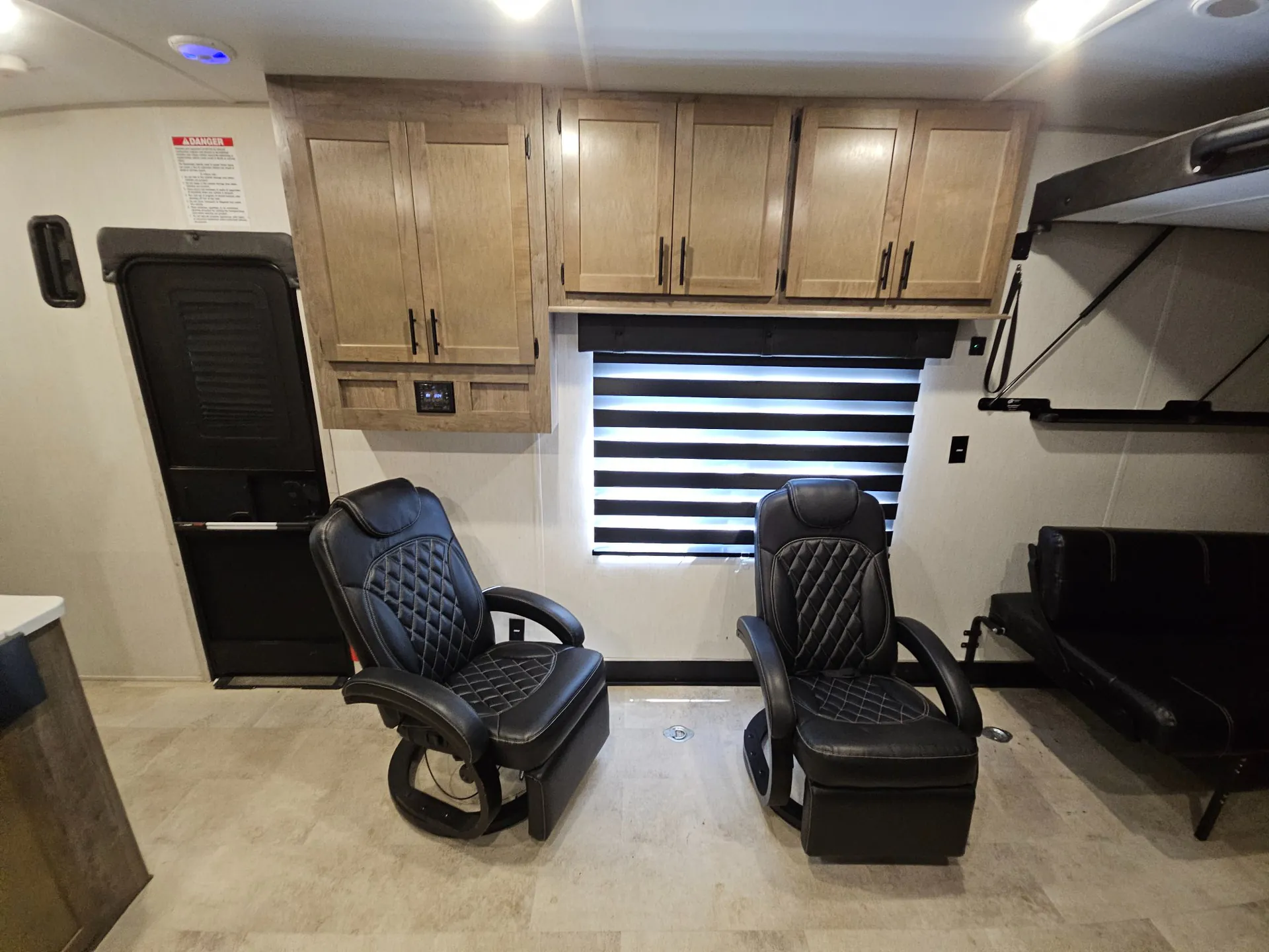 2021 Forest River Vengeance Rogue 26V — Photo 7