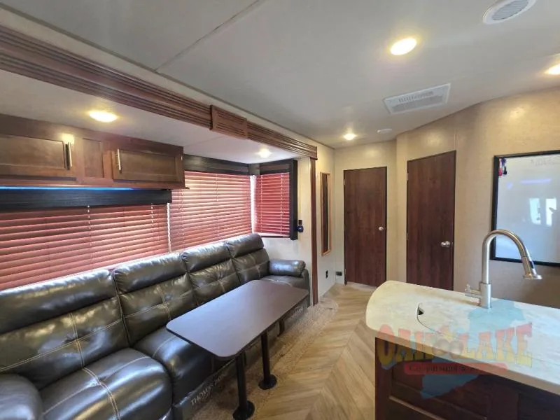 2018 Forest River RV Vengeance Rogue 31V - Photo 4
