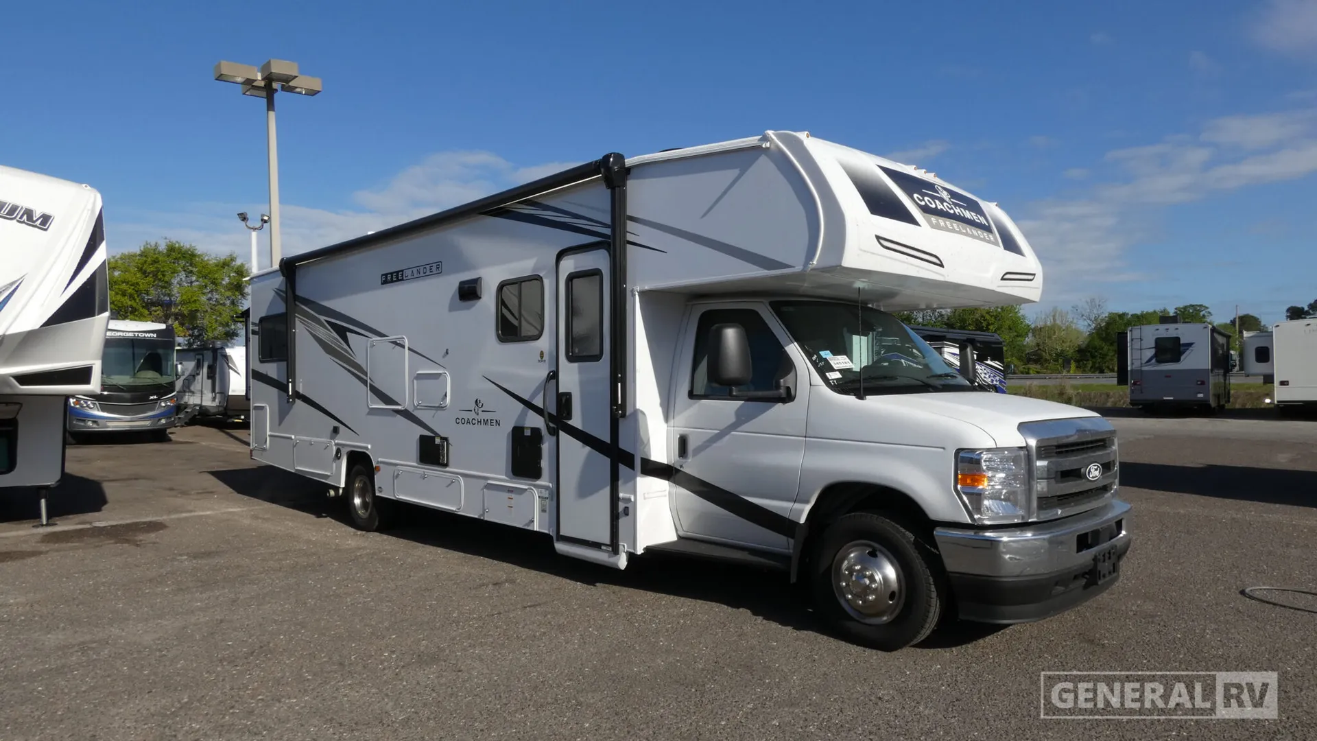 2026 Coachmen Freelander 30RS - Photo 2