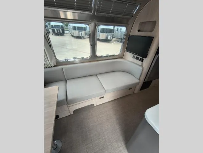 2023 Airstream Globetrotter 27FB Twin - Photo 3