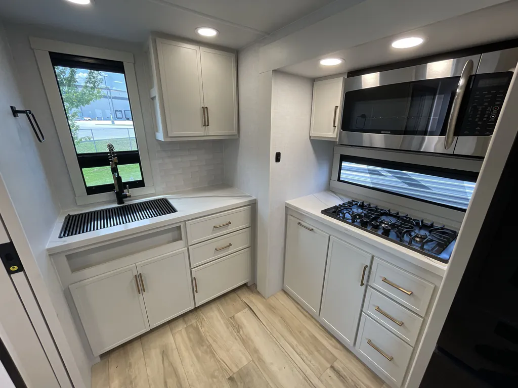2026 Brinkley Model I 235, Photos photo 22