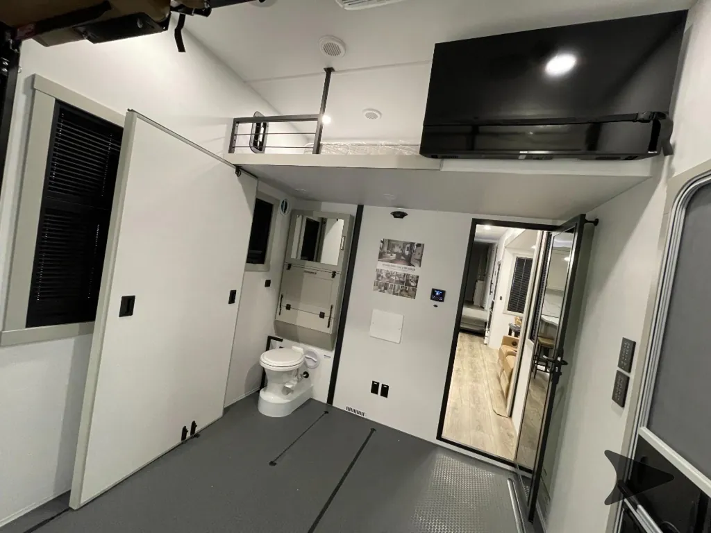 2026 Brinkley Model G 4100, Photos photo 77