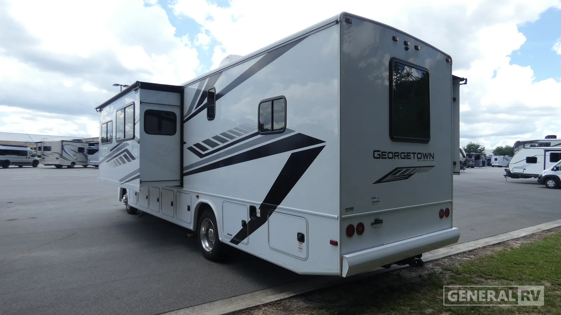 2025 Forest River Georgetown 3 Series GT3 32A3 - Photo 4