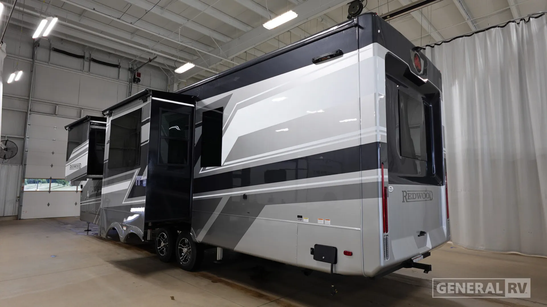 2027 Crossroads RV Redwood 401LK - Photo 4