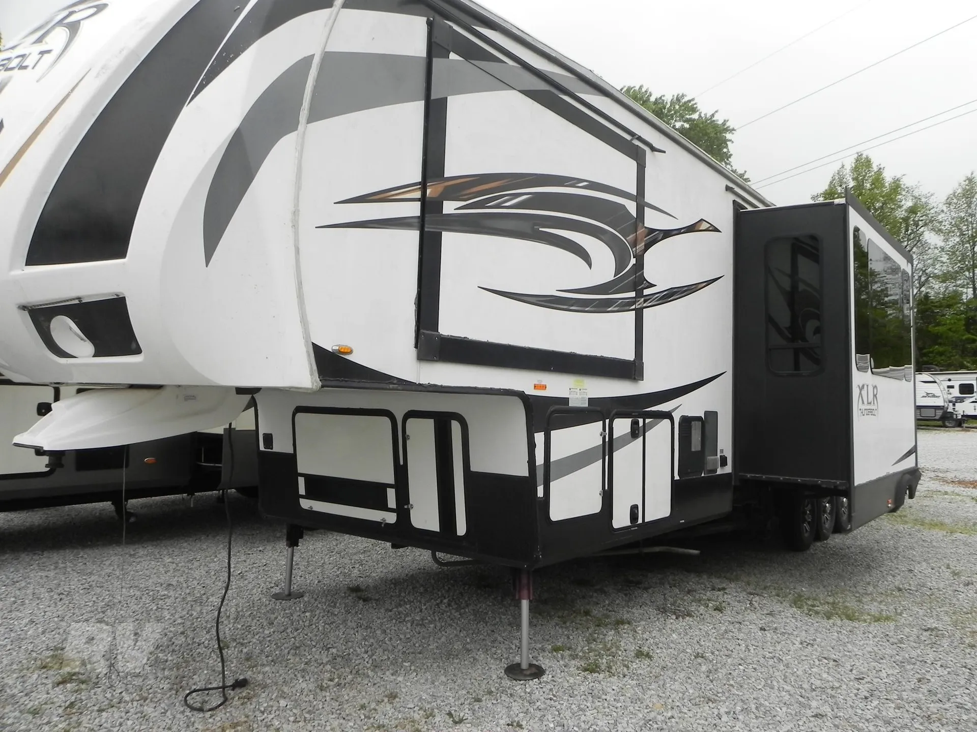 2015 Forest River XLR Thunderbolt 415AMP - Photo 4