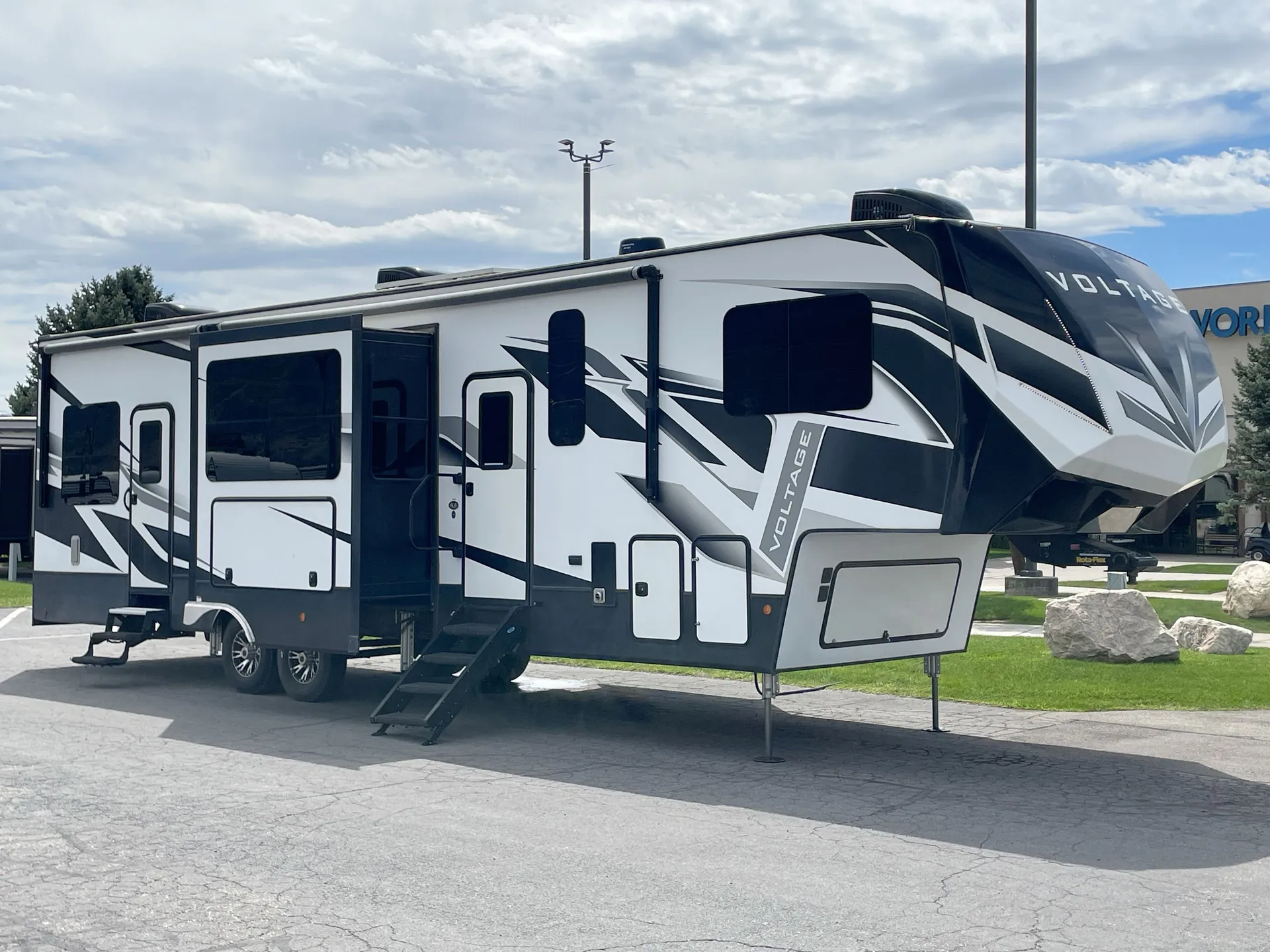 2020 Dutchmen Voltage 3635 dealer photo 1 from Camping World