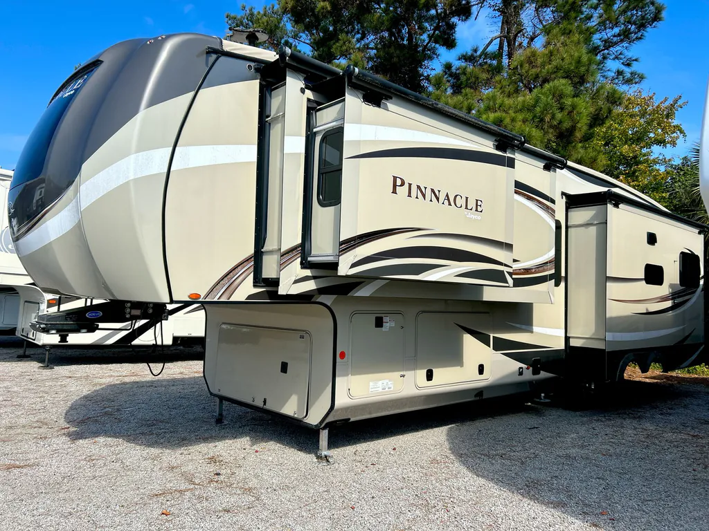 2020 Jayco Pinnacle 36FBTS, Photos photo 2