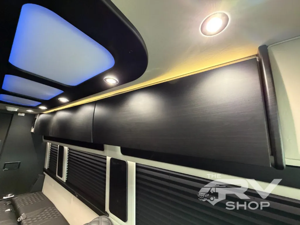 2027 Midwest Automotive Designs Luxe Cruiser D4, Photos photo 18