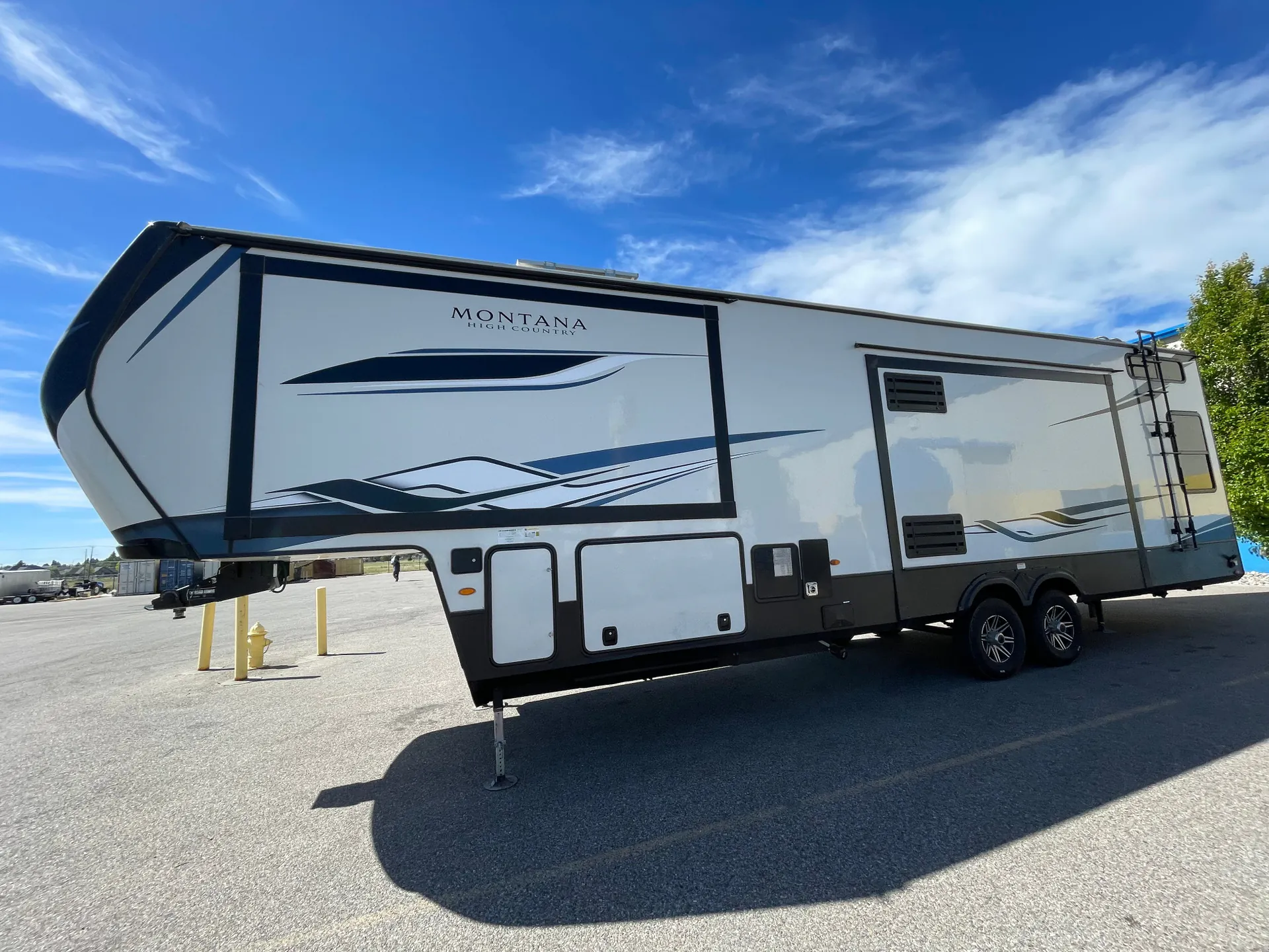 2023 Keystone Montana High Country 335BH - Photo 4
