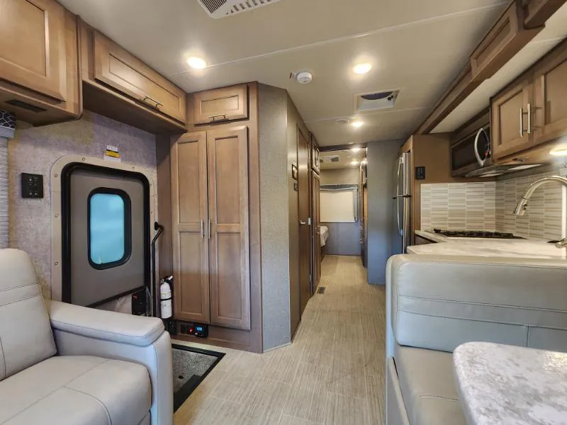 2022 Thor Motor Coach Magnitude Super C XG32, Photos photo 9
