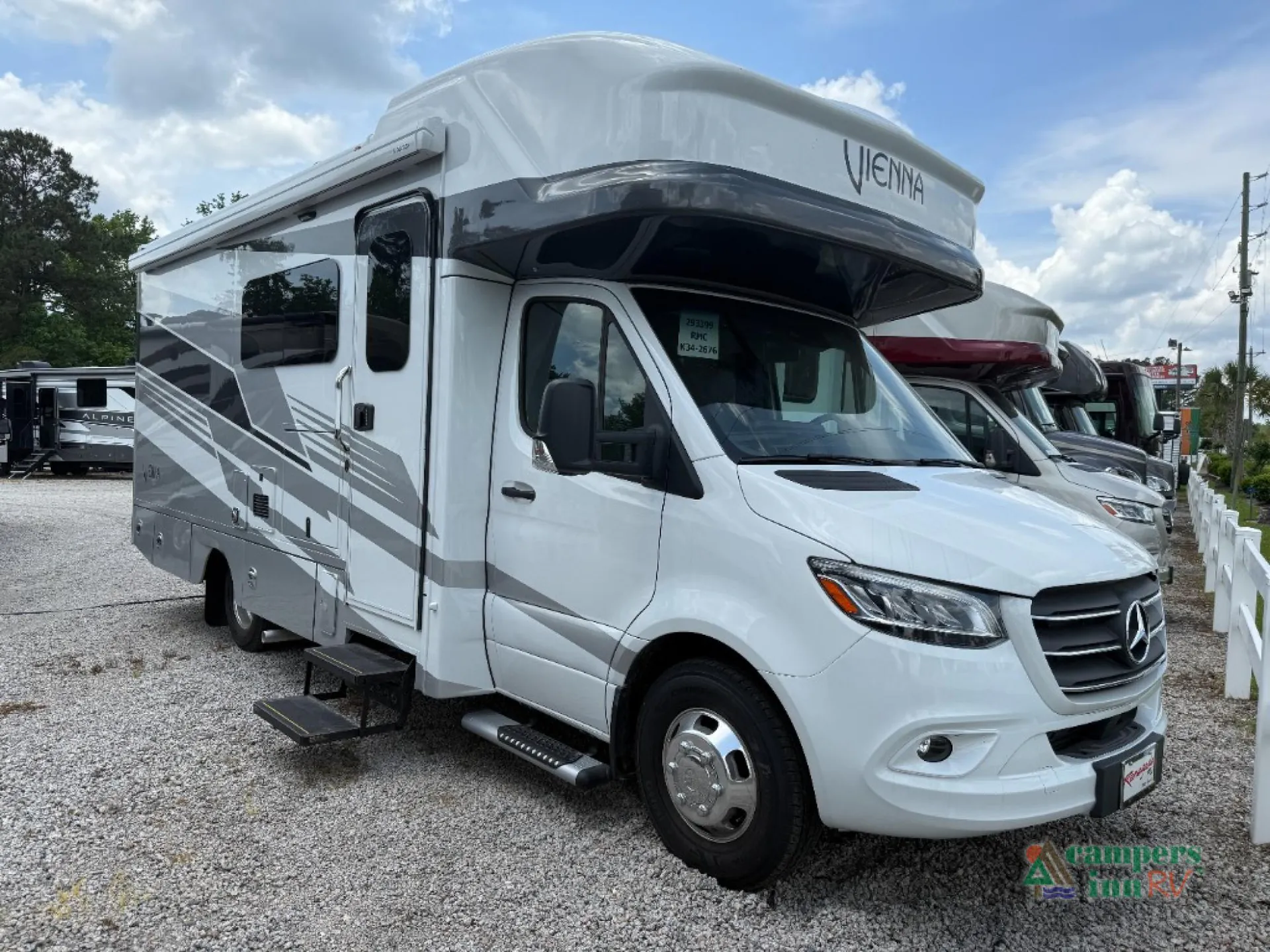 2025 Renegade RV Vienna 25RMC - Photo 2