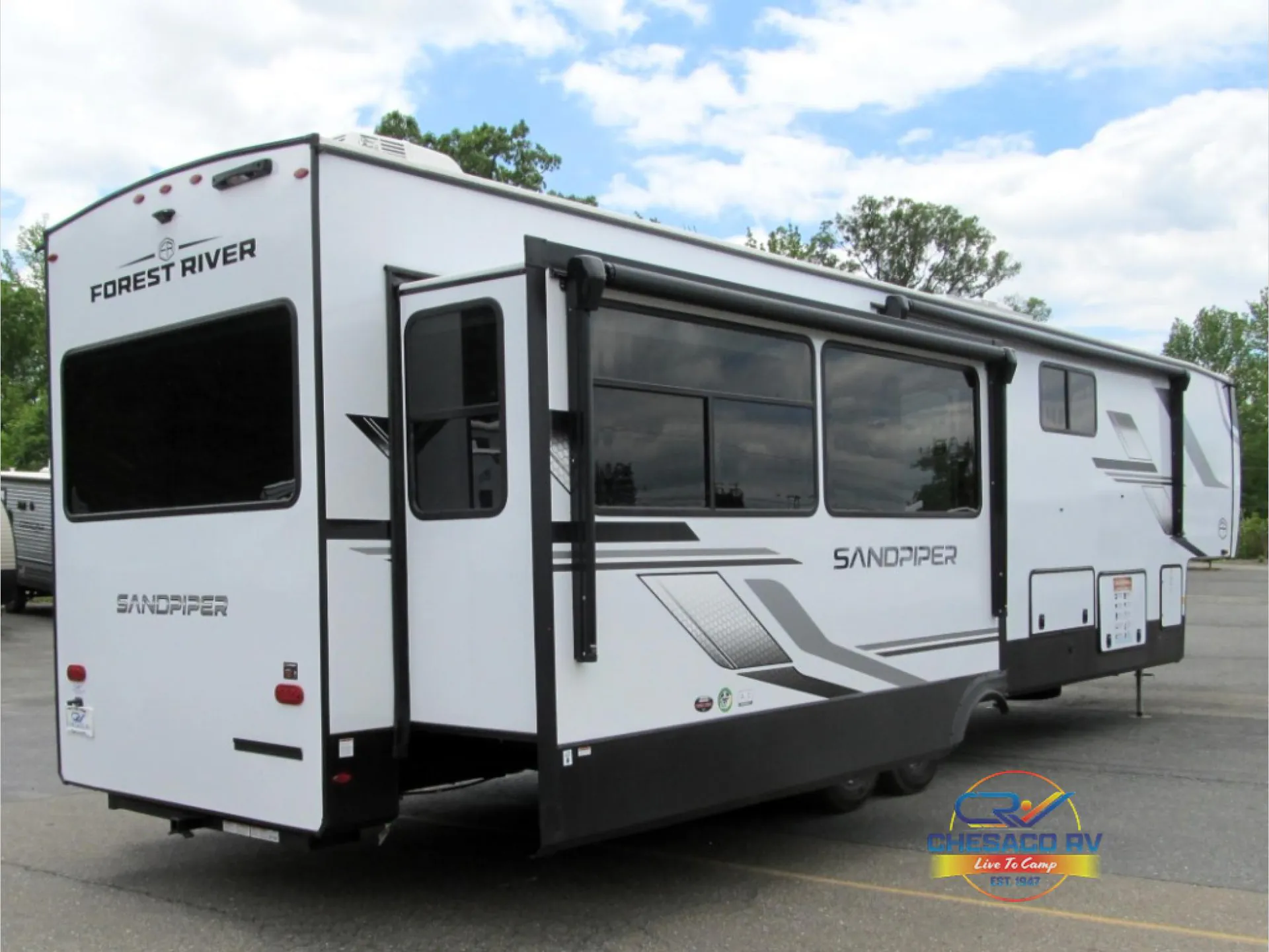 2025 Forest River Sandpiper 3900HBLR - Photo 4