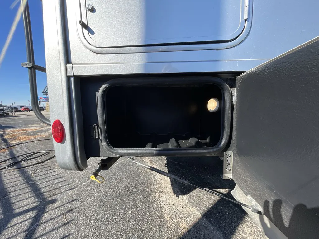 2022 Thor Motor Coach Tiburon 24FB, Photos photo 29