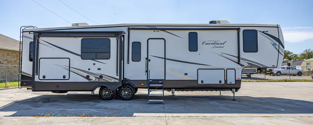 2021 Forest River Cardinal Limited 366DVLE — Photo 5