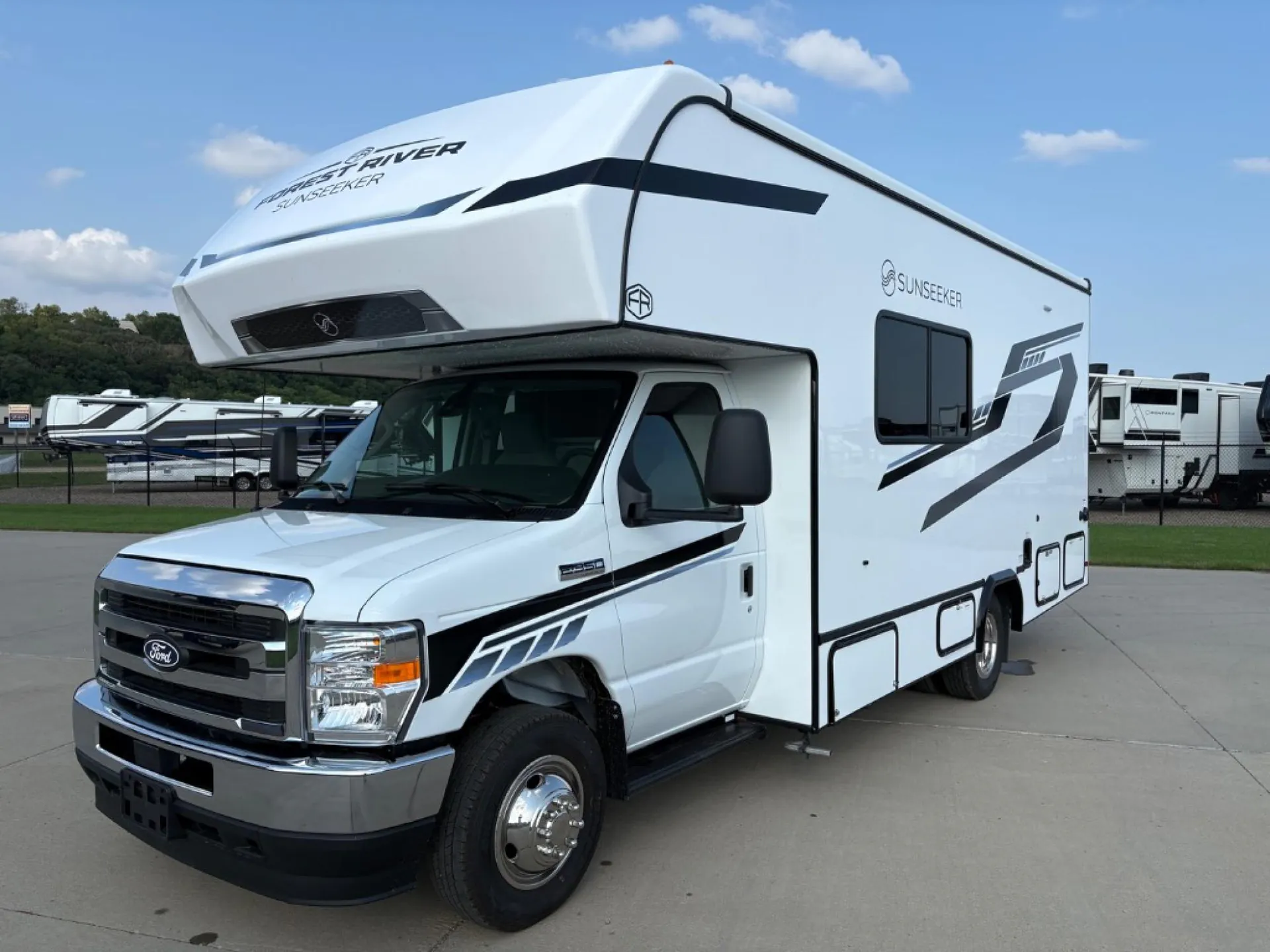 2027 Forest River Sunseeker LE 2350LE - Photo 4
