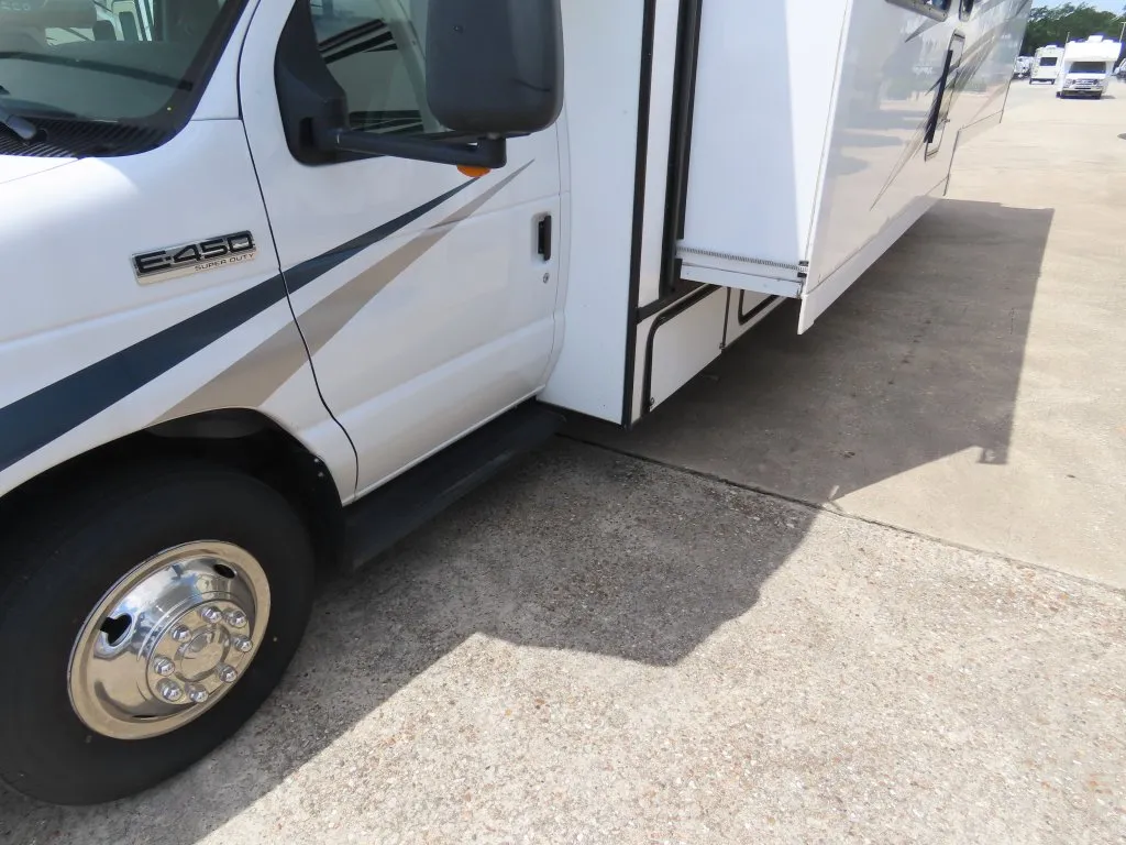 2023 Forest River SUNSEEKER CLASSIC 3270S - Photo 4