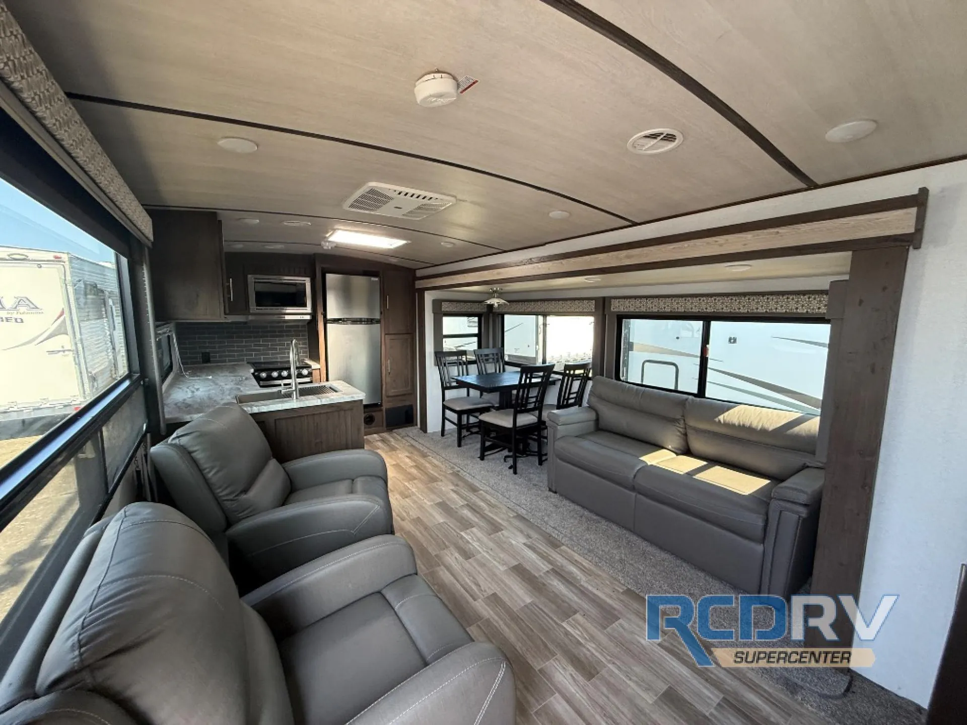 2019 Forest River Wildwood Heritage Glen 283RK dealer photo 3 from RCD RV Supercenter