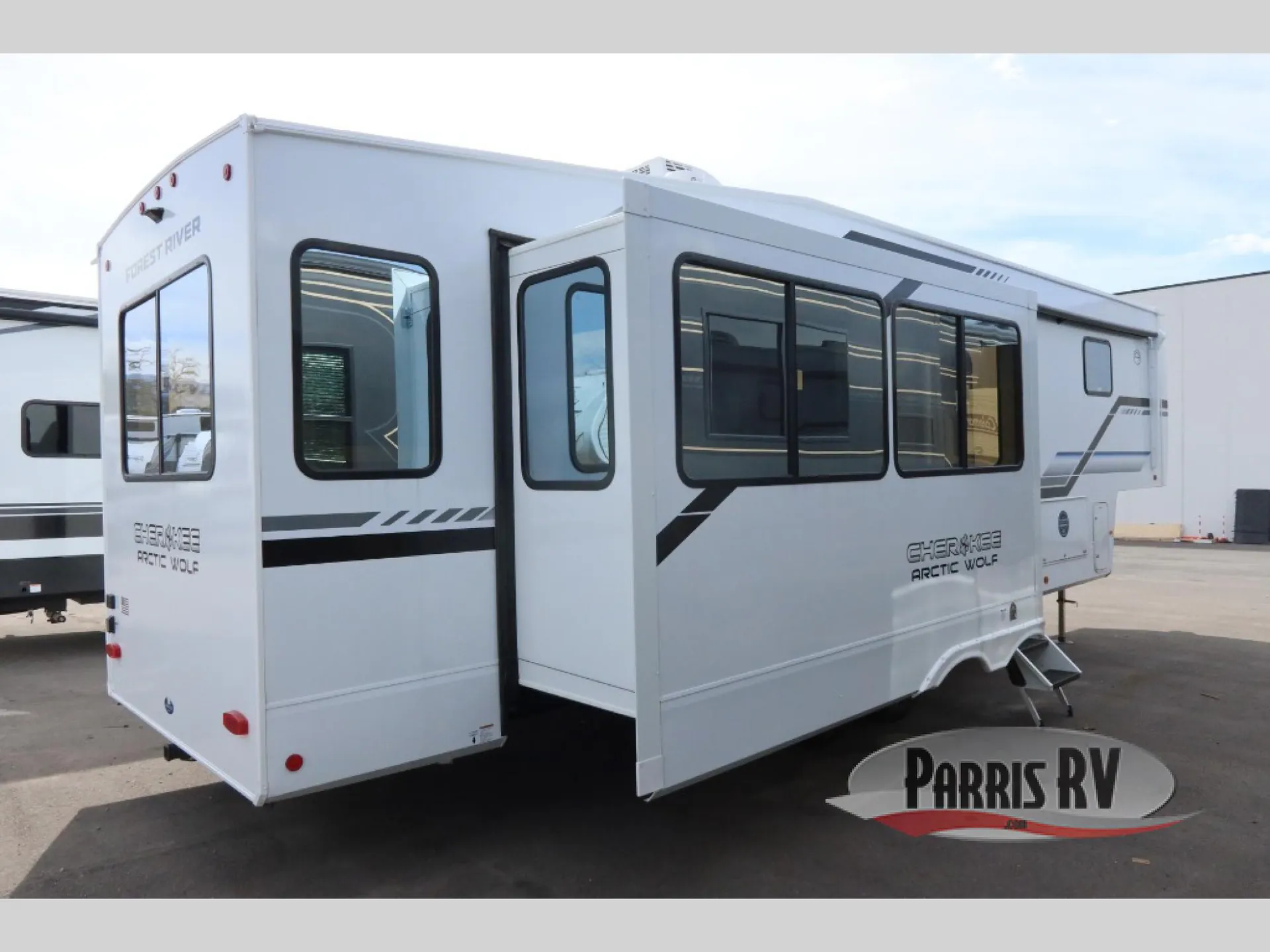 2026 Forest River Cherokee Arctic Wolf 3250SUITE - Photo 3
