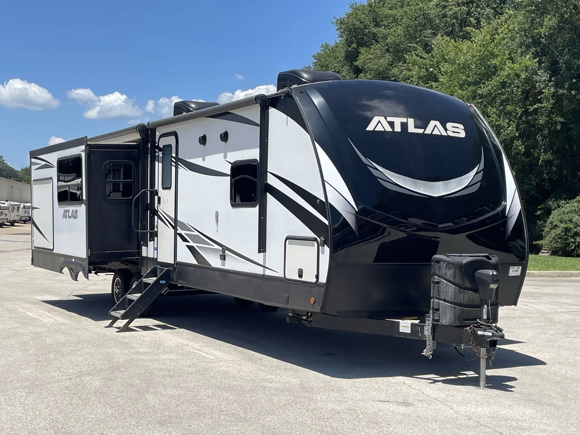 2020 Dutchmen Atlas 3302RL - Photo 2