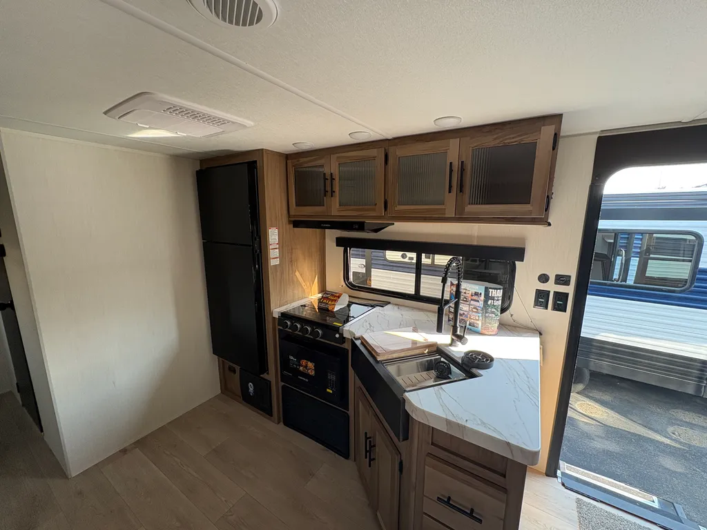 2025 Forest River Cherokee Wolf Den 306MM, Photos photo 6
