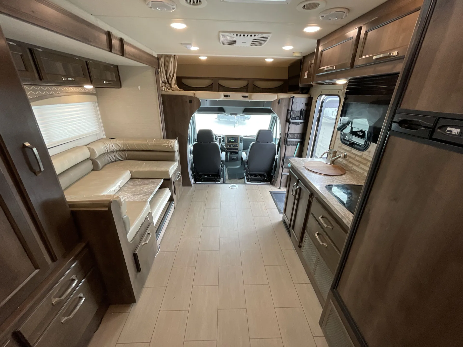 2018 Jayco Melbourne 24L — living area main