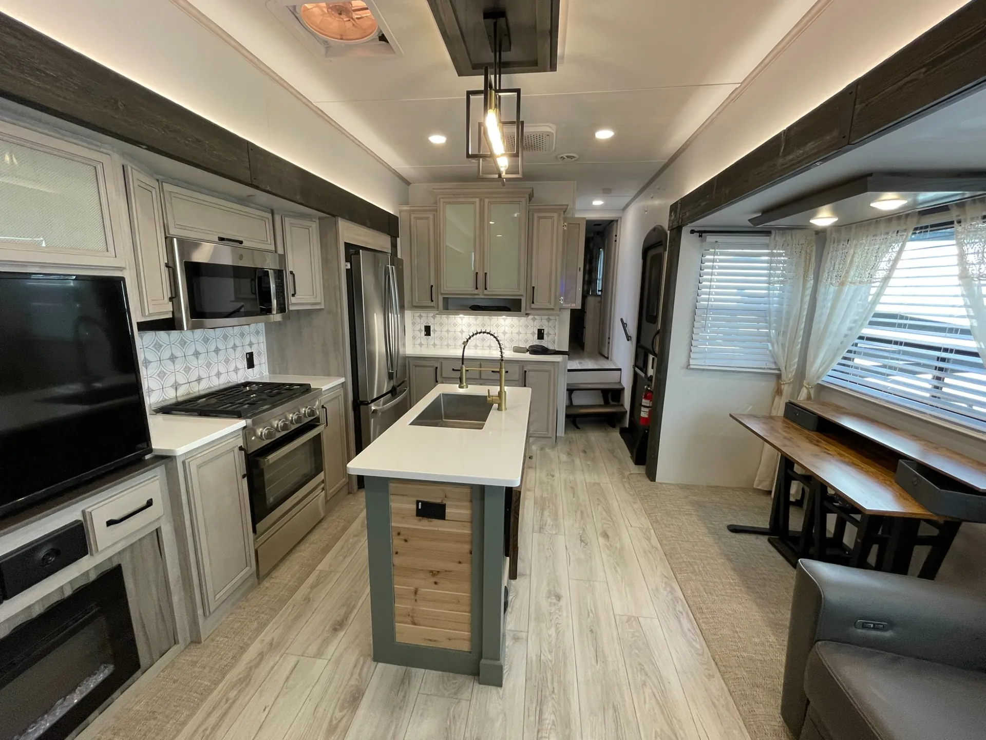 2024 Keystone Montana High Country 381TB - Photo 2