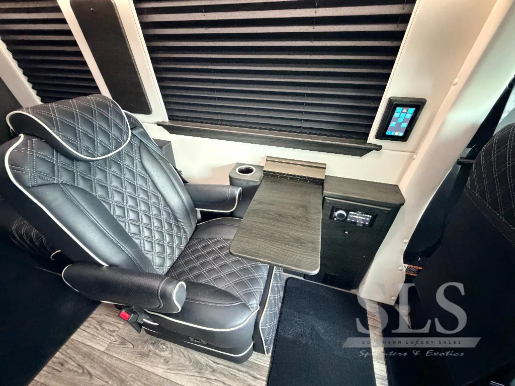 2025 Midwest Automotive Designs Luxe Cruiser D4, Photos photo 26
