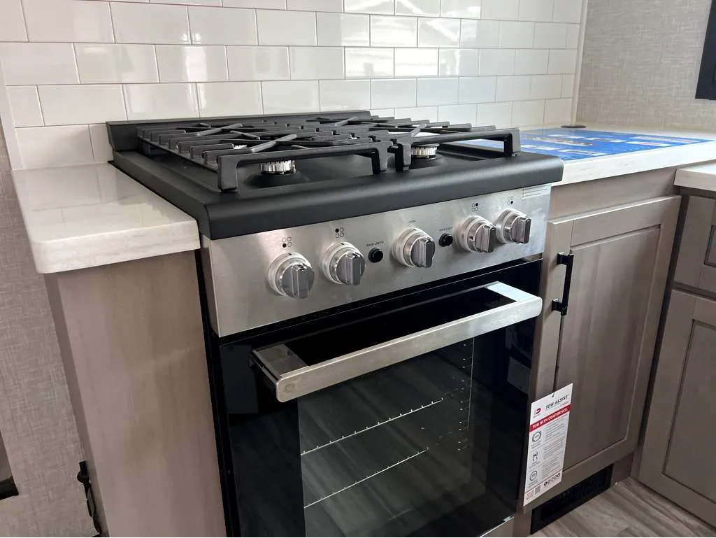 2025 Jayco Seismic Luxury Series 4113, Kitchen photo 6