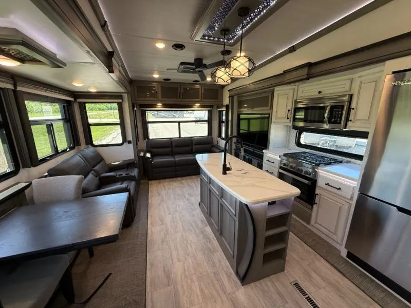 2023 Keystone Montana 3123RL - Photo 3