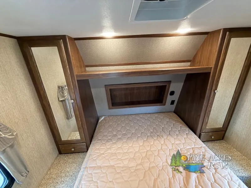 2017 Keystone RV Sprinter 325BMK - Photo 4