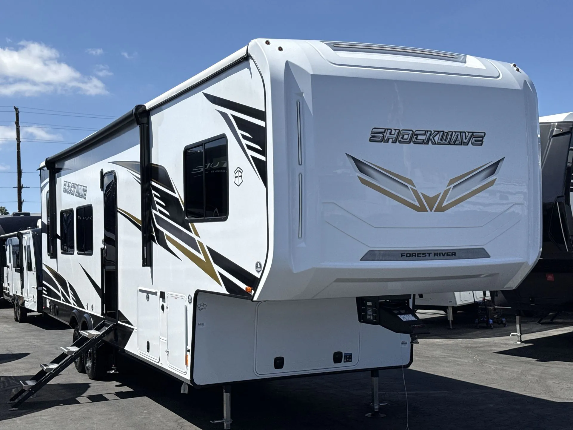 2027 Forest River Shockwave 3300 - Photo 2