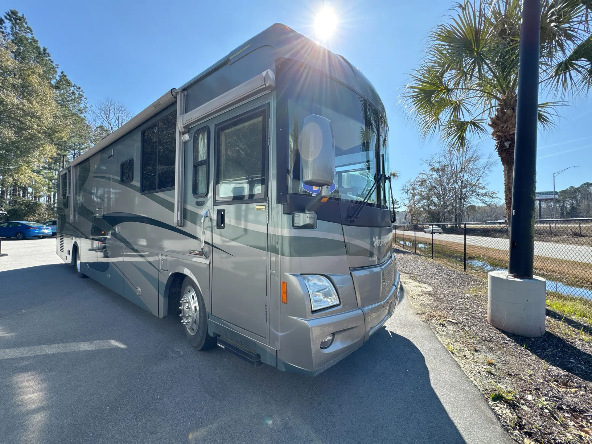 2004 Winnebago Vectra 36GD - Main photo