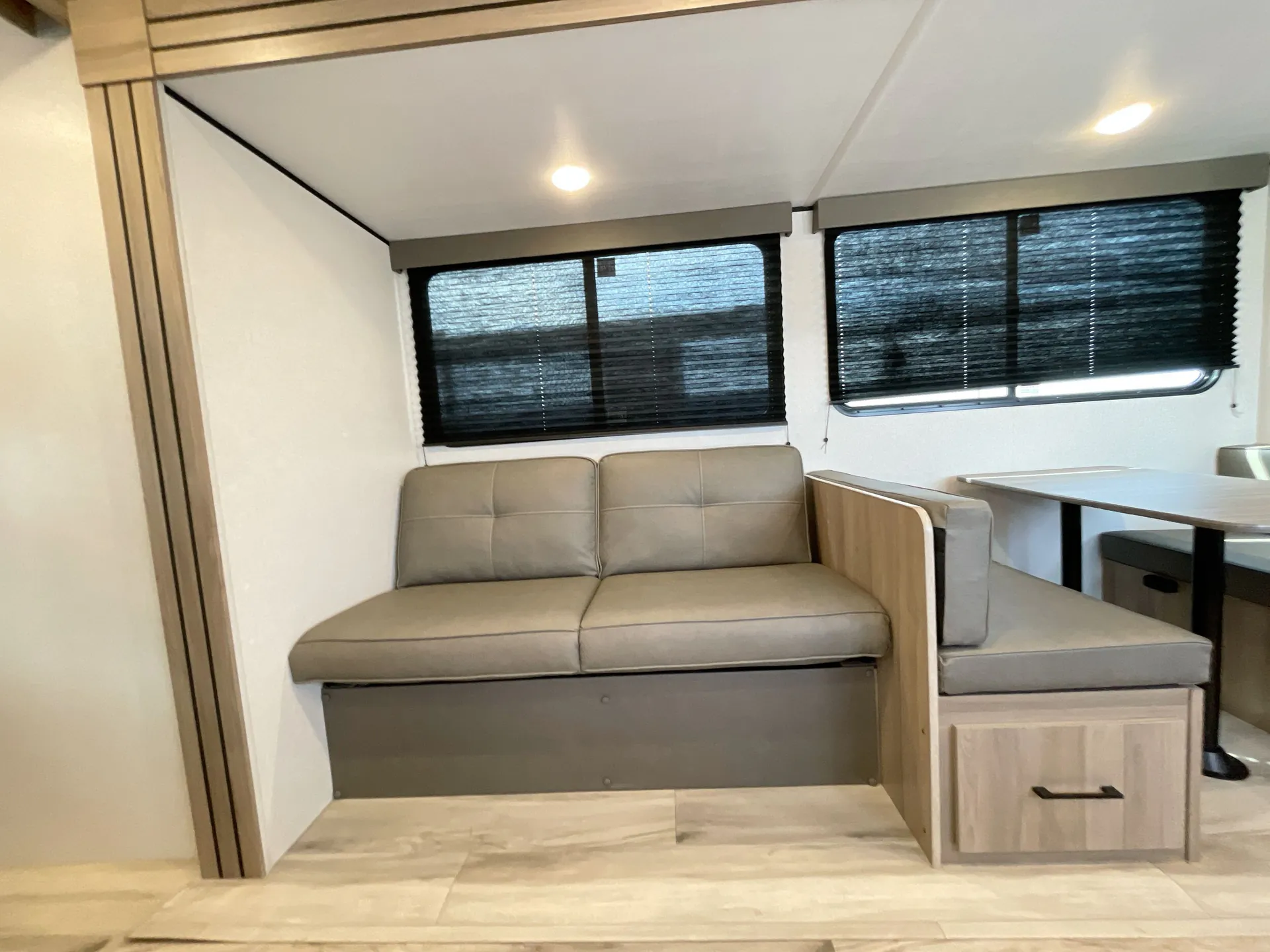 2026 Keystone Coleman Lantern 32BHS — living area main