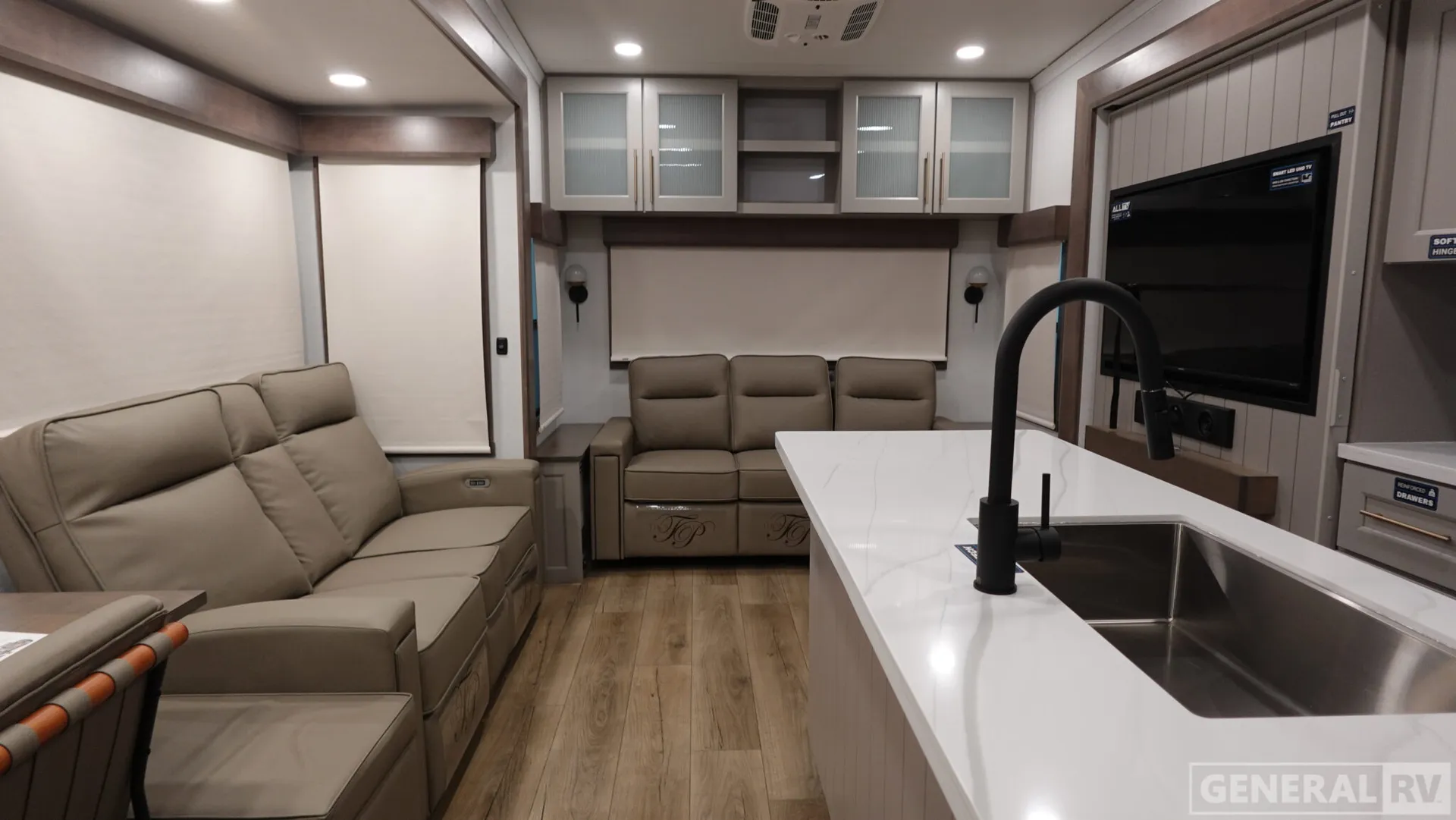 2026 Alliance RV Paradigm 310RL - Photo 3