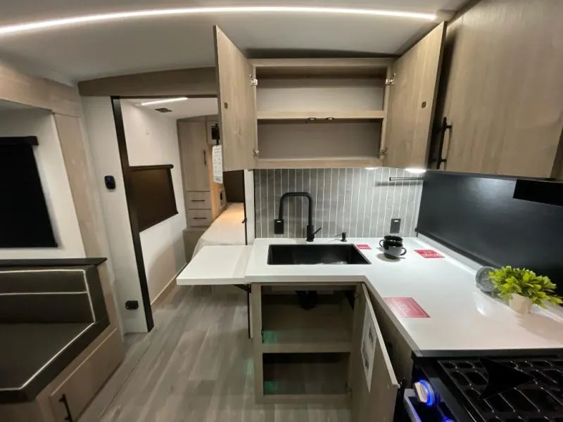 2026 Grand Design Imagine 2800BH - Photo 3