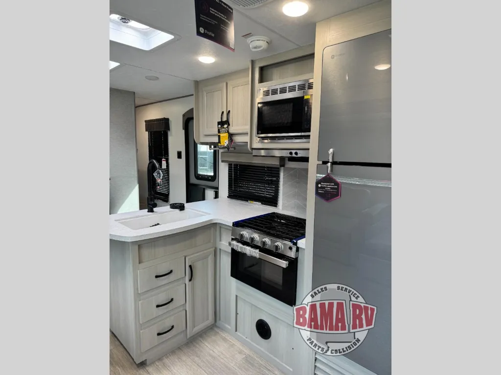 2027 Coachmen Catalina Legacy Edition 333DBDSCK, Photos photo 10