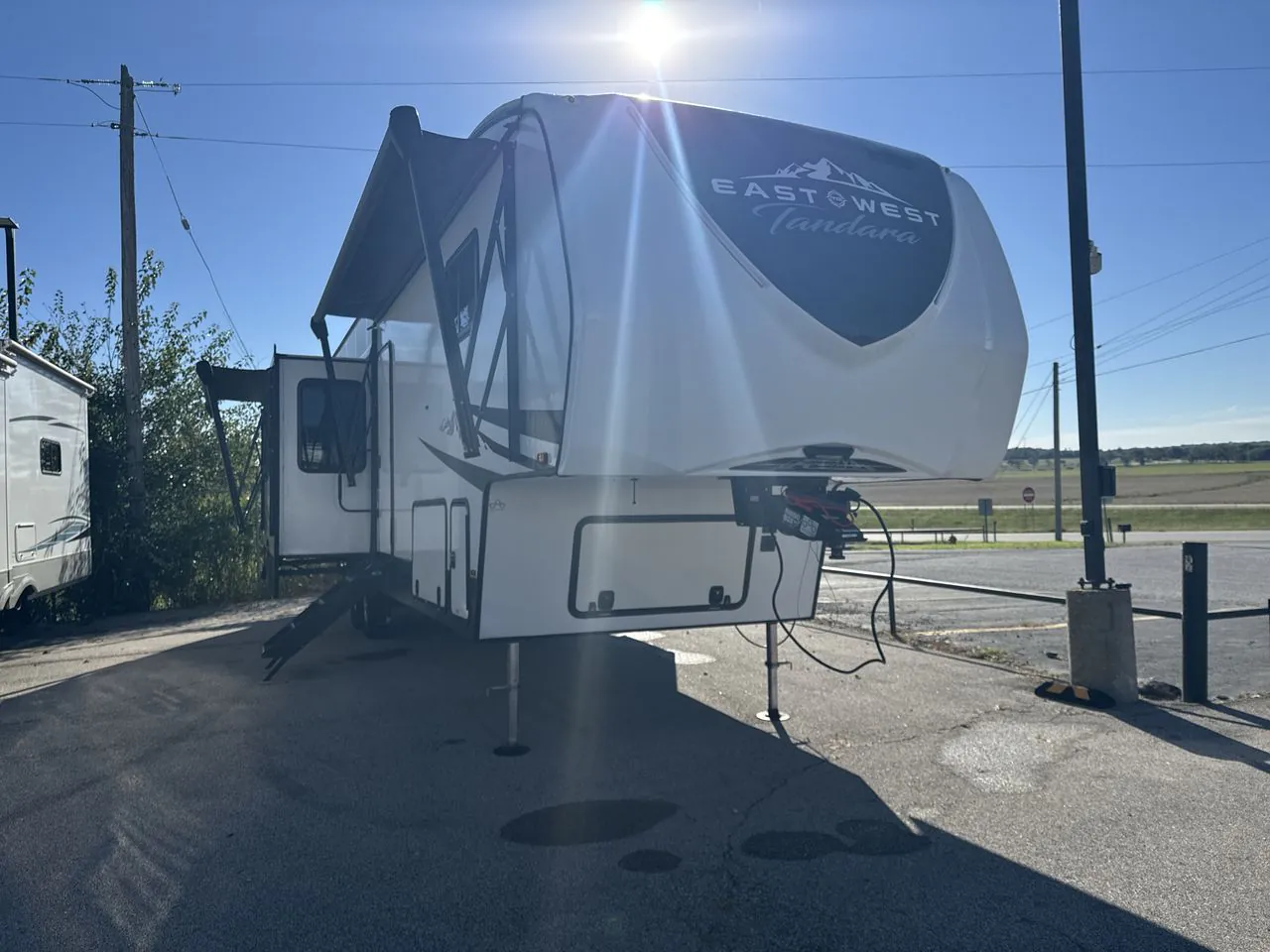 2023 East to West Tandara 375BH-OK - Photo 2